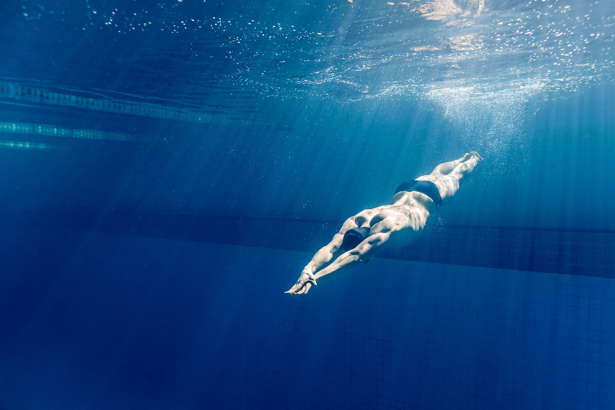 male-swimmer-diving